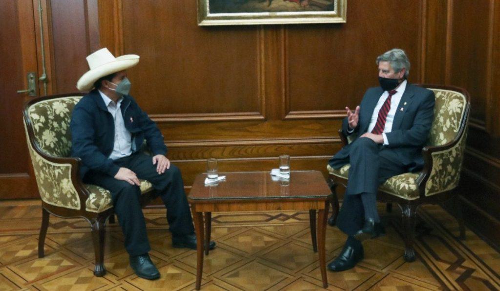 Dólar en Perú sube antes de investidura de Pedro Castillo; Duque asistirá
