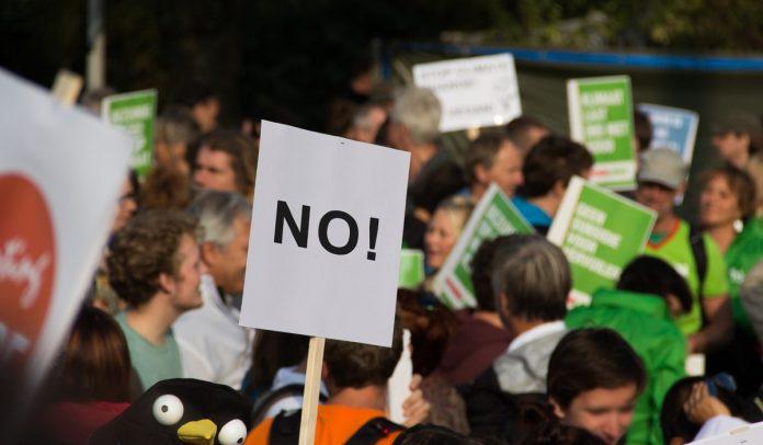 protesta-pixabay Protestas mundiales traerían consecuencias económicas duraderas: FMI