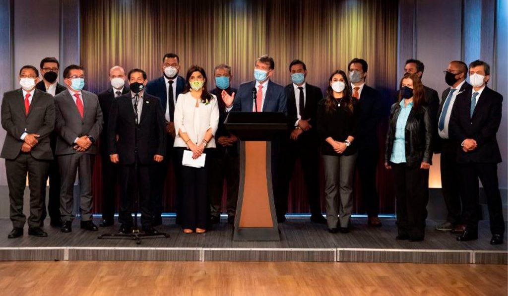 Gobierno de Colombia y sindicatos logran acuerdo para aumento salarial y regreso a clases