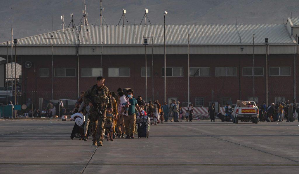 A seis días de retiro de tropas de Afganistán, EE.UU. necesita evacuar a 1.500 personas