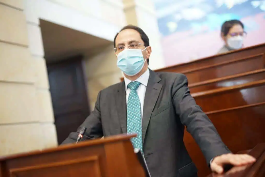 Gobierno de Colombia estudia adelantar prima de fin de año a trabajadores públicos José Manuel Restrepo, ministro de Hacienda. Foto: cortesía Cámara de Representantes.