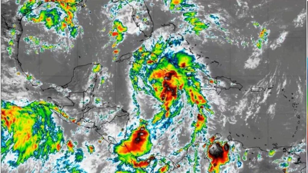 Tormenta tropical Ida pone en riesgo producción de petróleo en Golfo de México