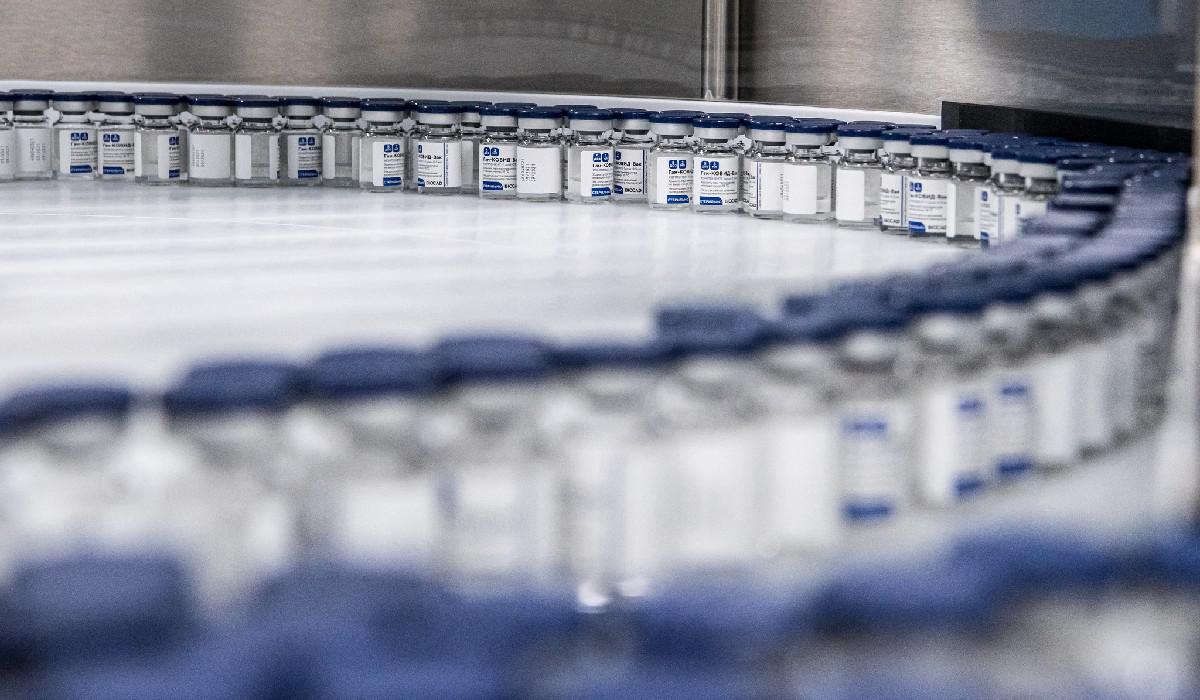 COVID-19 vaccine Bogotá resumes use of second dose of Moderna