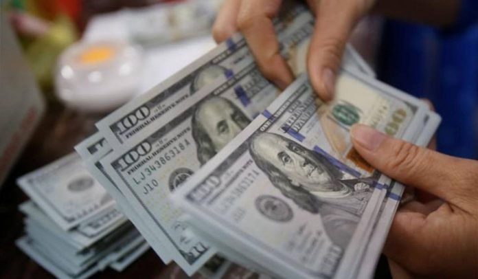 Dólar paralelo en Argentina vuelve a romper récord