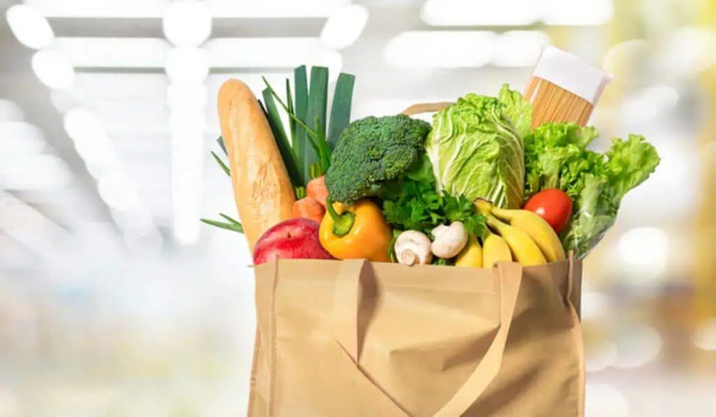 Analistas siguen aumentando pronósticos de inflación de Colombia para 2022 Mercado-Alimentos-Inflación