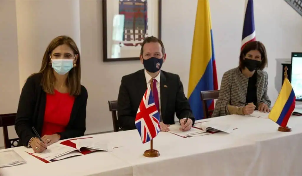 Colombia y Reino Unido firman acuerdo para reactivación férrea Colombia y Reino Unido firman acuerdo para reactivación férrea