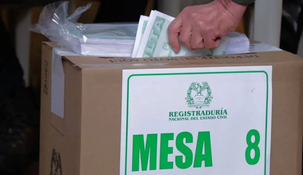 Solo un tercio de los colombianos participaría en las elecciones presidenciales Urna de votación