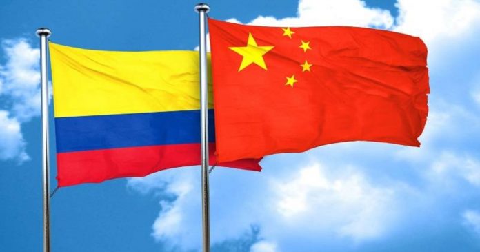 Banderas de Colombia y China