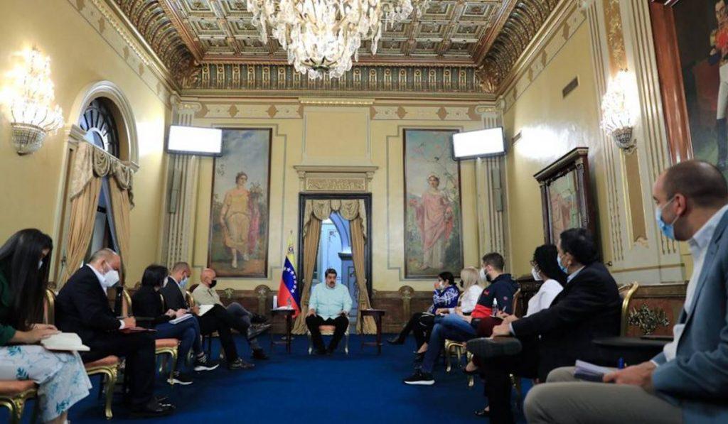 Oposición y régimen de Maduro retoman diálogos con elecciones en la agenda