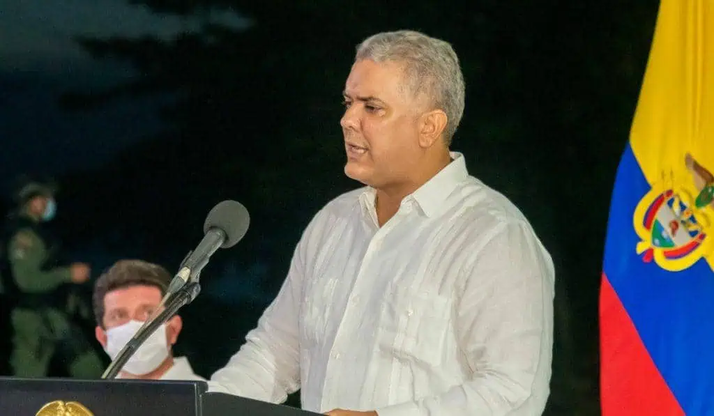 Colombia: desde el 1 de diciembre se pedirá carné de vacuna Covid-19 con esquema completo para eventos masivos Duque propone subir salario mínimo 10% hasta $1 millón para 2022 en Colombia