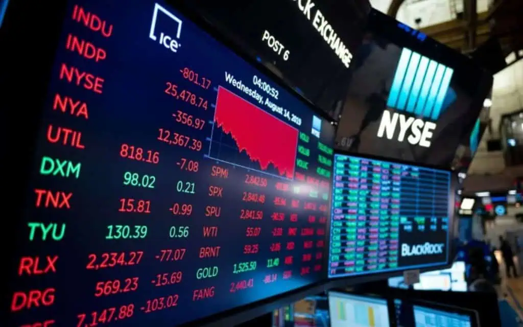 Solo tres acciones de la Bolsa de Colombia retrocedieron en octubre Solo tres acciones de la Bolsa de Colombia retrocedieron en octubre