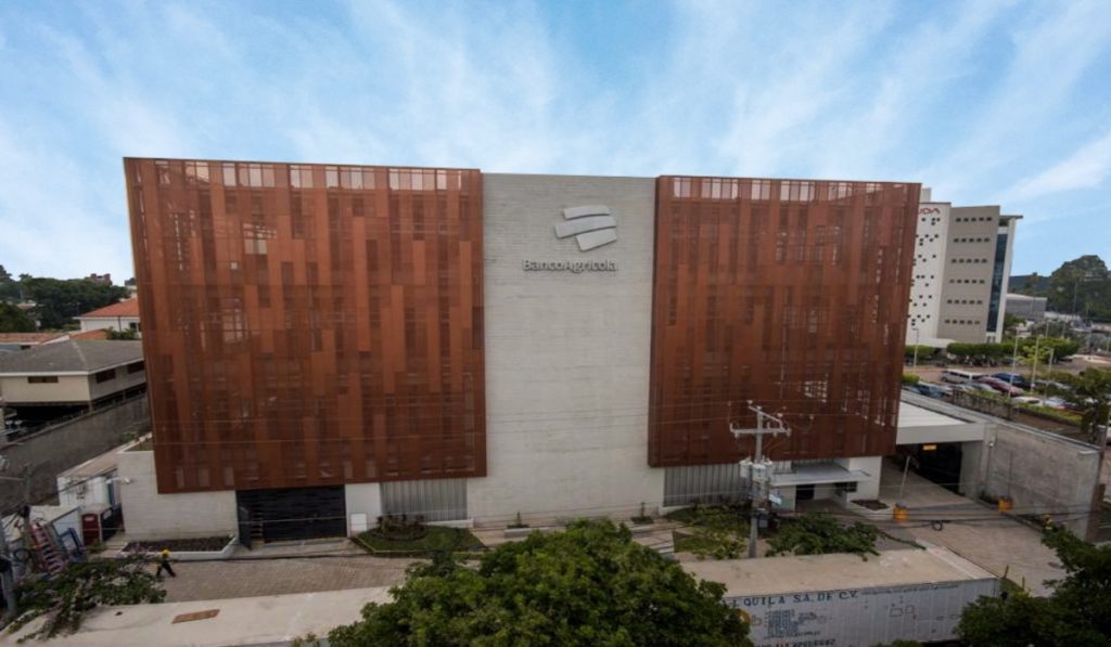 S&P Global Ratings cambió perspectiva de Banco Agrícola, filial de Bancolombia en El Salvador