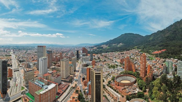 Alcaldía de Bogotá mejora pronóstico de PIB en 2021 y entrega meta de recaudo de 2022