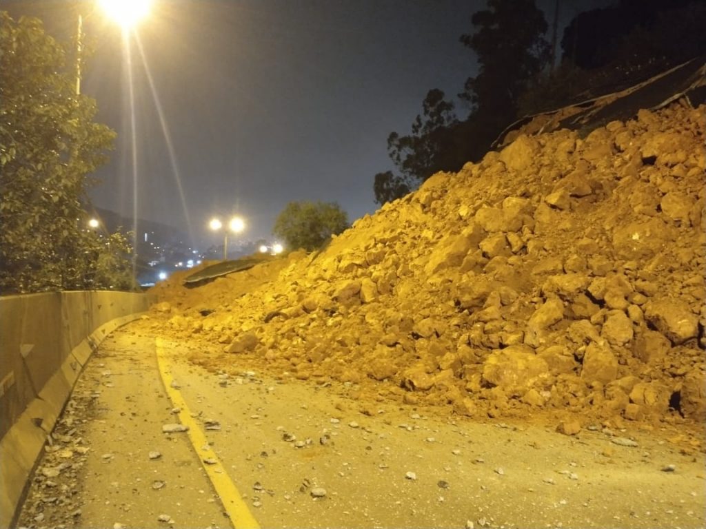 Cierre total de la vía Medellín - Costa Caribe por deslizamientos en Antioquia