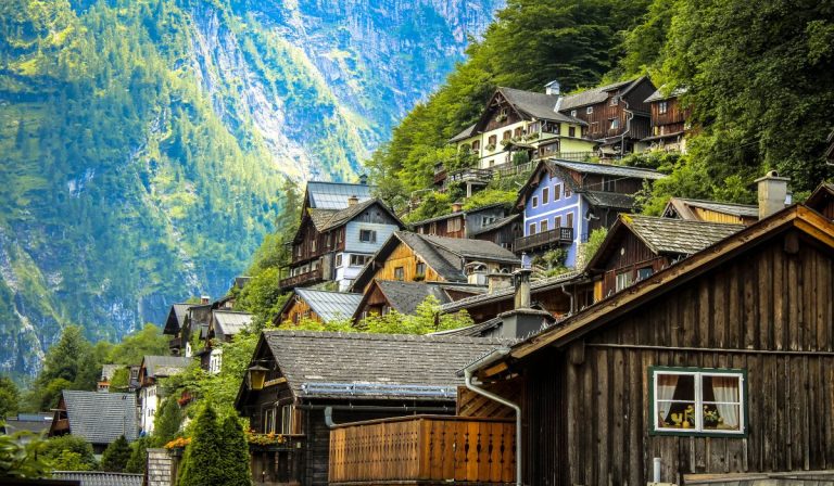 Ante la nueva ola de casos por Covid-19 en Europa, Austria confina a no vacunados