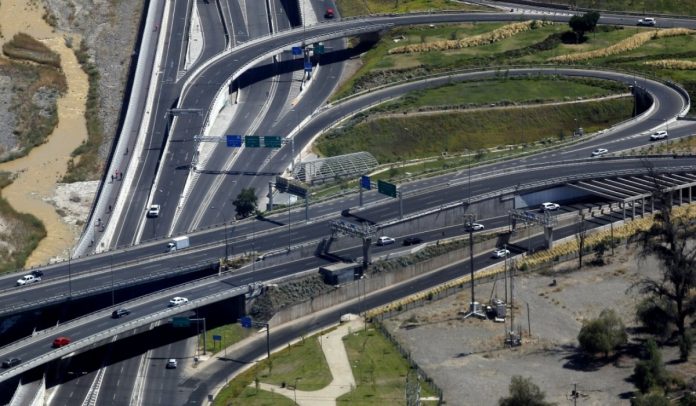 Las reconocidas empresas que buscan quedarse con la Autopista del Sol en Chile