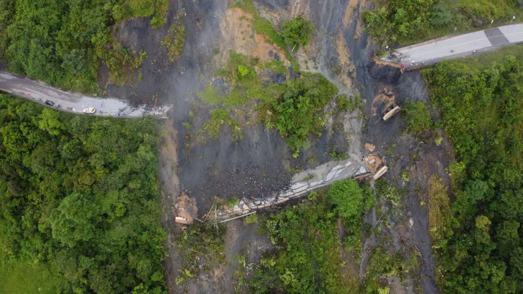 Derrumbe en vía Sogamoso-Aguazul limita transporte de petróleo desde Casanare Derrumbe en vía Sogamoso-Aguazul limita transporte de petróleo desde Casanare