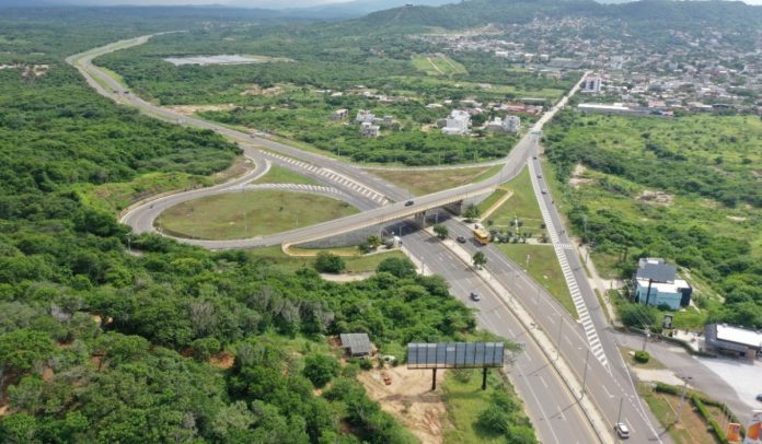 Tres peajes de vía clave en la costa Caribe de Colombia bajarán de precio