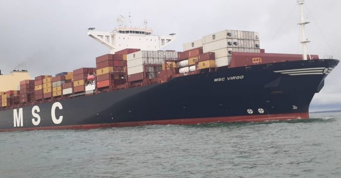 El buque de contenedores más grande que ha llegado a Colombia atracó en Buenaventura