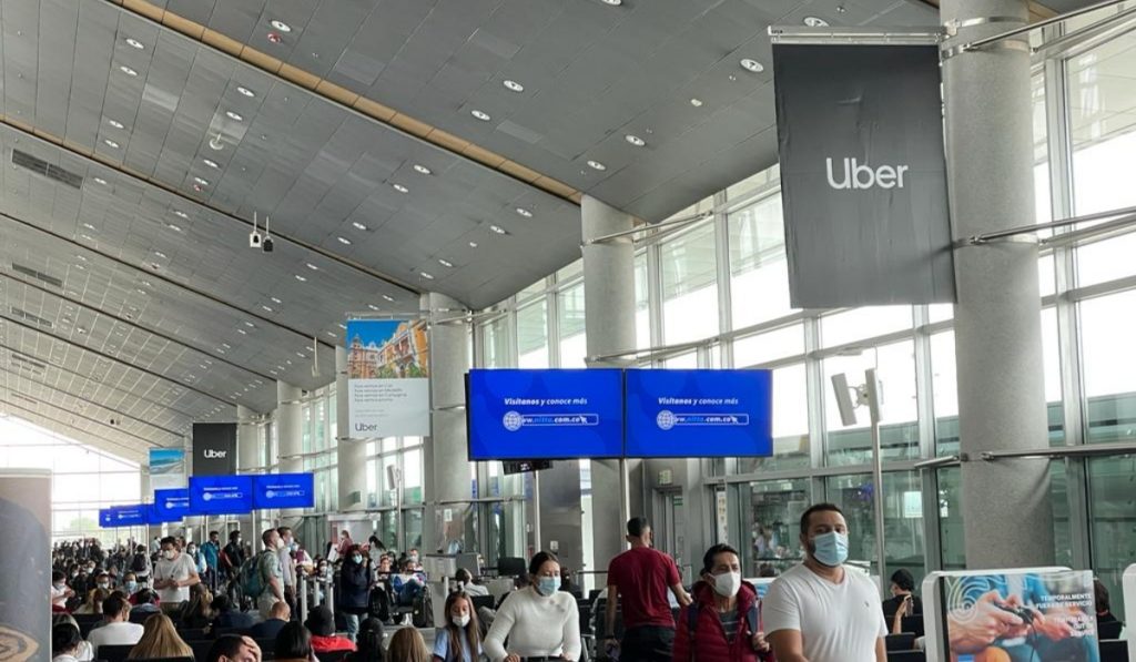 Uber responde por retiro de publicidad en aeropuerto El Dorado de Bogotá