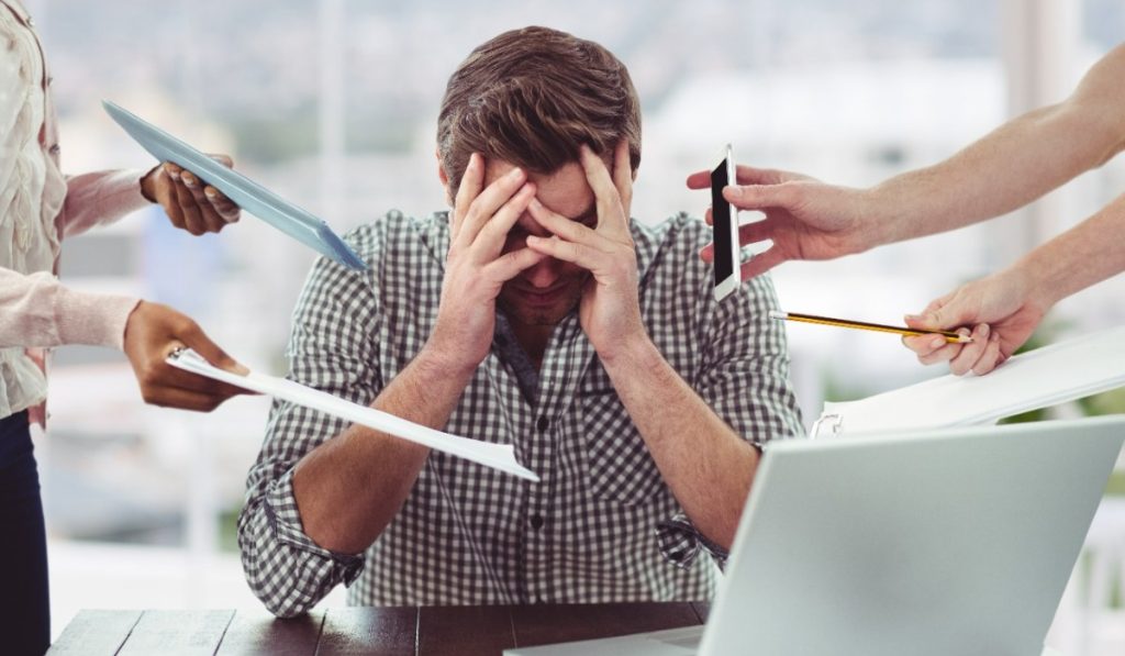 ¿Cómo combatir ansiedad, depresión y estrés laboral en su empresa?