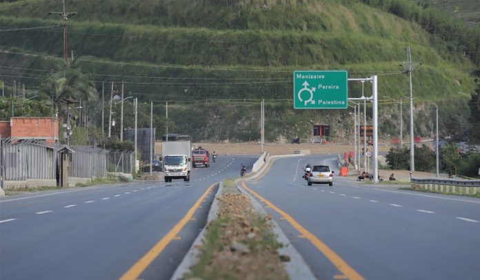 Entregan 70 km de vías y túnel de Tesalia en el Eje Cafetero; obras de El Cóndor y Mario Huertas