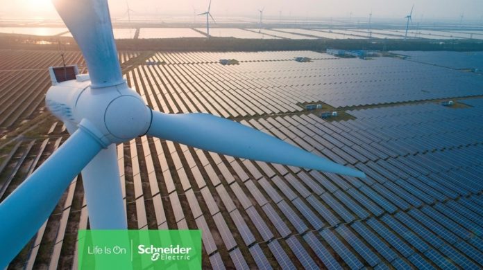 La alianza de bp y Schneider Electric para ayudar a consumidores a descarbonizar