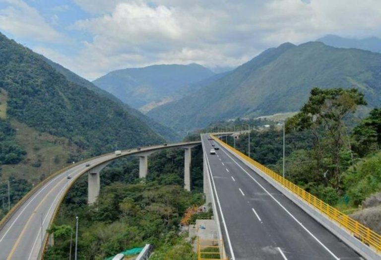 Cerrada vía Bogotá - Villavicencio por accidente que dejó dos fallecidos
