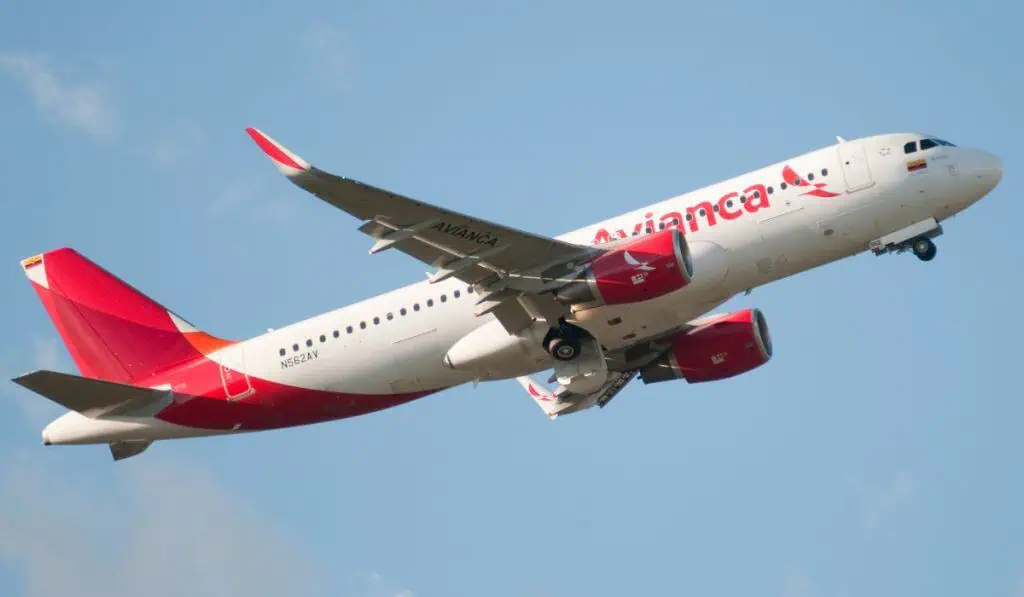 Avianca inaugura siete nuevas rutas y reactiva 15 más; insiste en salvación de Viva Avianca