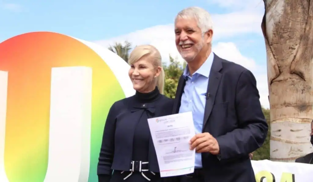 Partido de la U entregó oficialmente aval a Enrique Peñalosa para elecciones en Colombia Partido de la U entregó oficialmente aval a Enrique Peñalosa para elecciones en Colombia