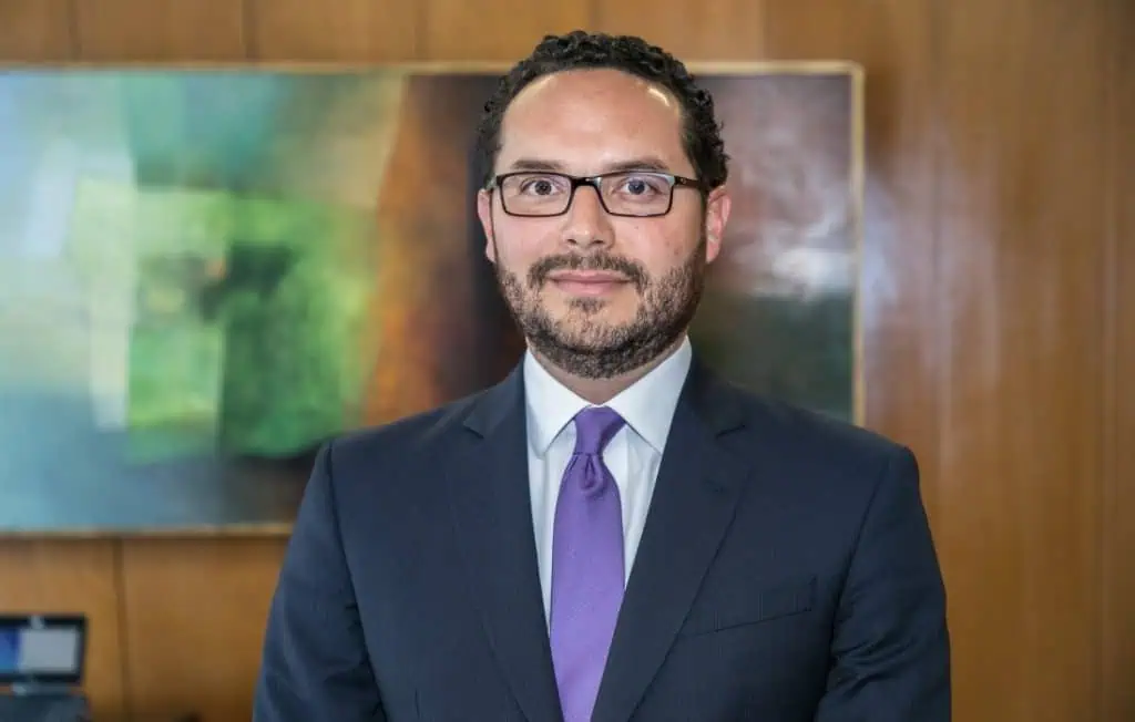 Al día, Colombia debe meterle $80.000 millones al subsidio de combustibles Andrés Velasco, director técnico del Comité Autónomo Regla Fiscal habla del subsidio a la gasolina