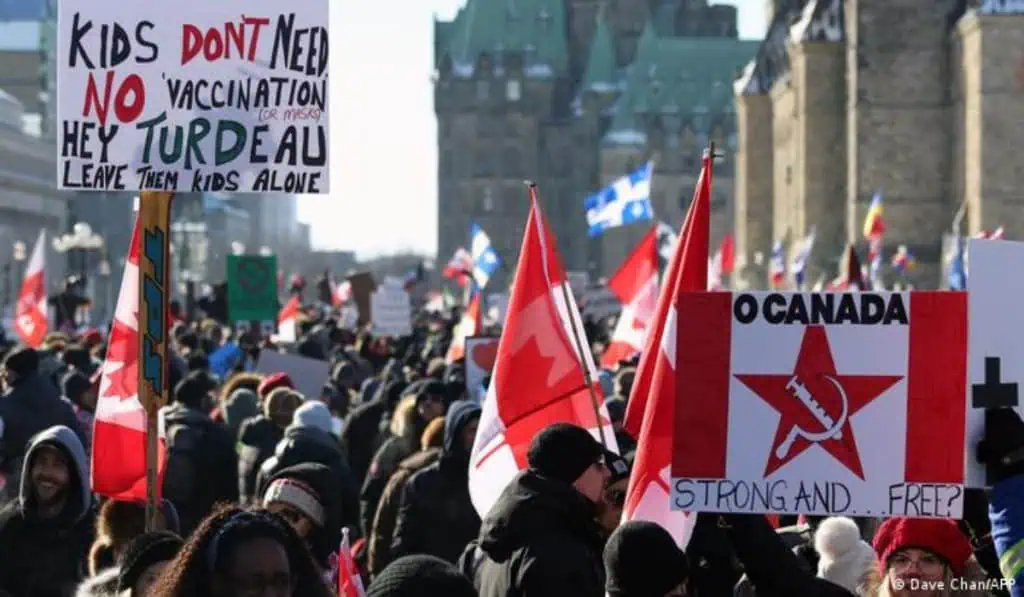 En Canadá protestas por vacunación, bloquean Ottawa por segundo día En Canadá protestas por vacunación, bloquean Ottawa por segundo día