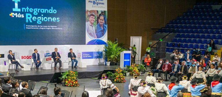 Duque promulgó ley para nuevo modelo de descentralización regional Duque promulgó ley para nuevo modelo de descentralización regional