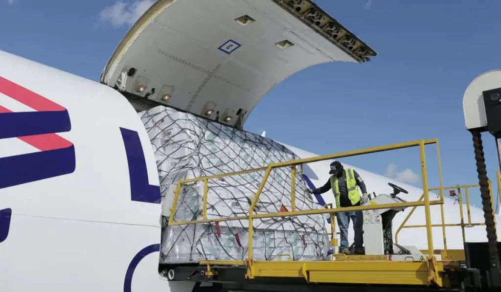 Latam Cargo moverá unas 9.500 toneladas de flores desde Colombia en San Valentín Latam Cargo moverá unas 9.500 toneladas de flores desde Colombia en San Valentín