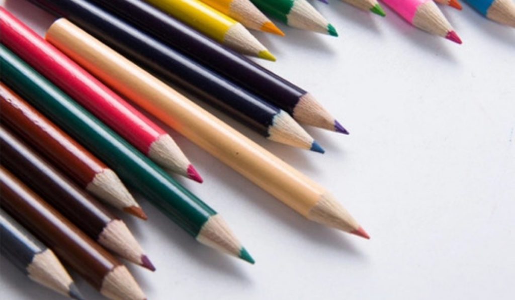 Nestlé y Ayudar Nos Hace Bien donan kits de colores a colegios de Colombia
