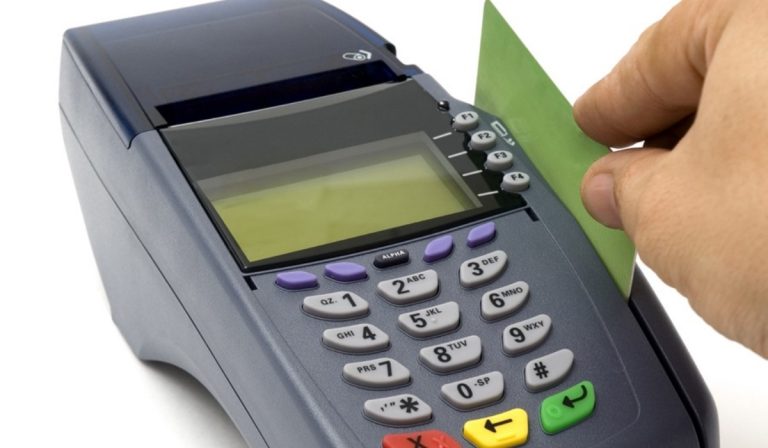 Datáfonos incrementan 28 % las ventas de comercios en Colombia