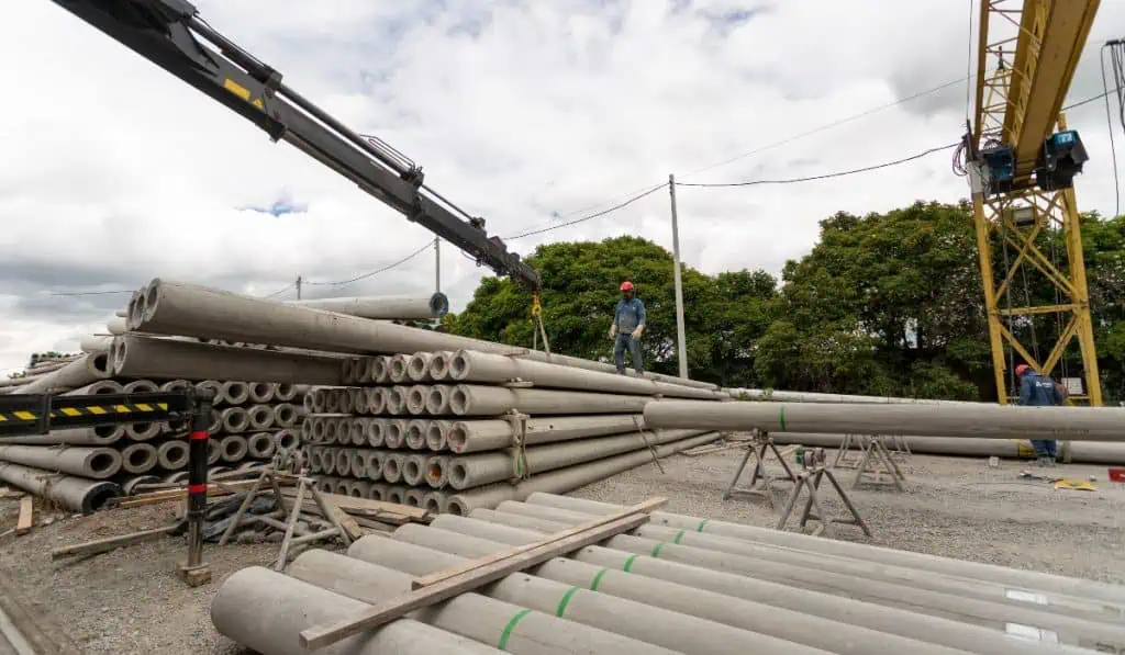 Enel-Codensa instaló los primeros postes ecológicos del país Enel-Codensa instaló los primeros postes ecológicos del país