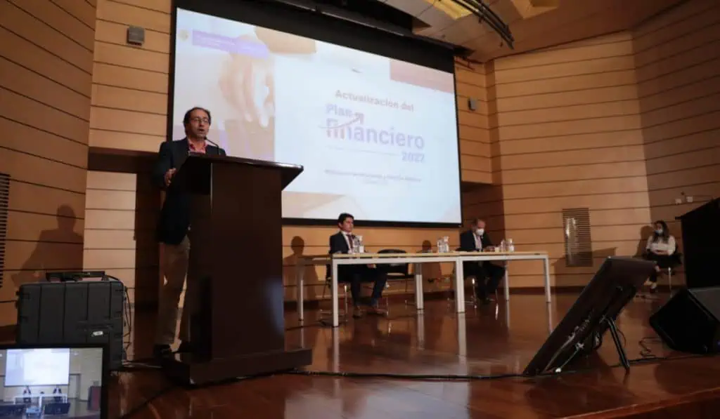 MinHacienda de Colombia prevé mejor PIB y Brent más alto en 2022: ¿qué los jalonará? MinHacienda de Colombia prevé mejor PIB y Brent más alto en 2022: ¿qué los jalonará?