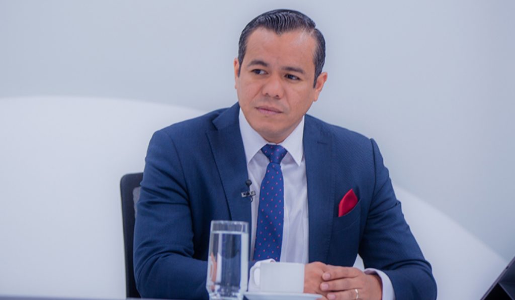 Ministro de Hacienda El Salvador, Alejandro Zelaya