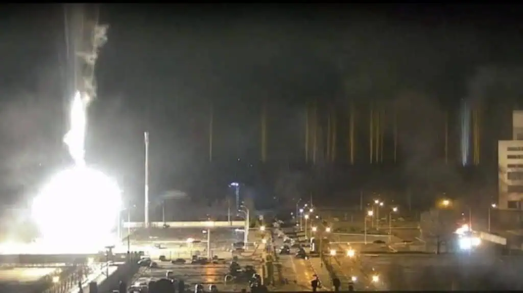 Reportan incendio y amenaza nuclear en planta de Zaporiyia en Ucrania Reportan incendio y amenaza nuclear en planta de Zaporiyia en Ucrania