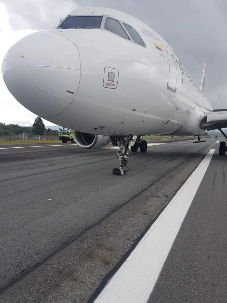 Avión de Latam tuvo aterrizar de emergencia en Rionegro, Colombia; situación está controlada Avión de Latam tuvo aterrizar de emergencia en Rionegro, Colombia; situación está controlada