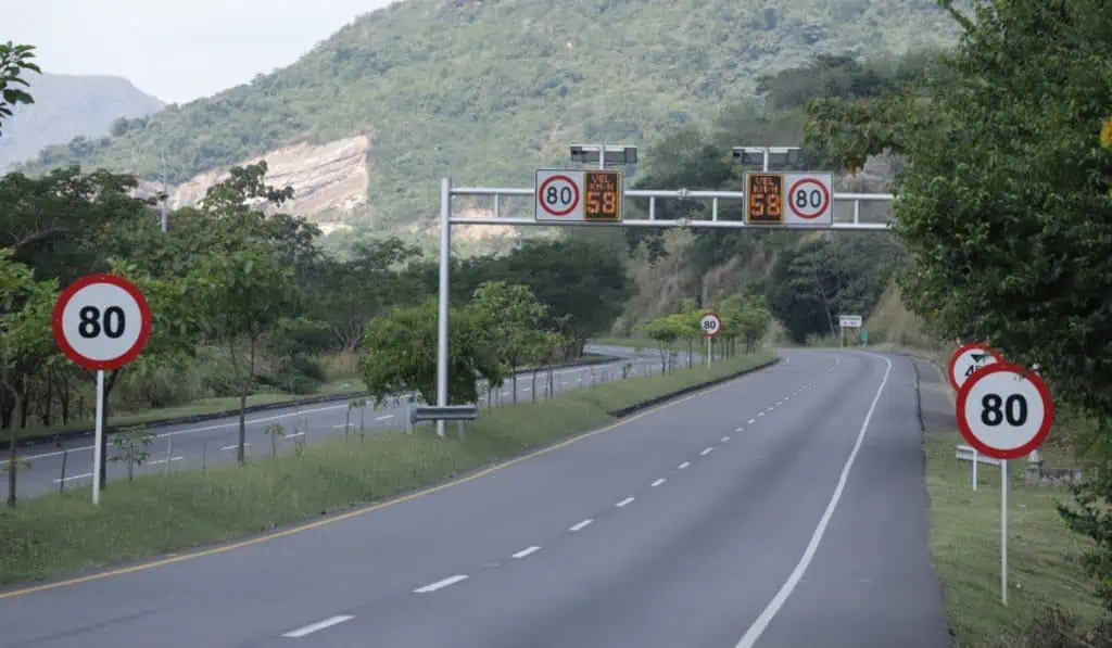 Cambian las reglas de las fotomultas en Colombia por decisión del Gobierno De la Espriella: esto deben tener en cuenta los conductores Fotomultas Colombia