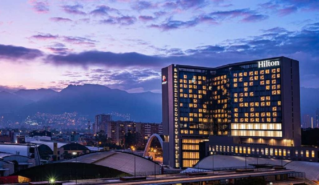 Fachada del Hilton Bogotá Corferias 