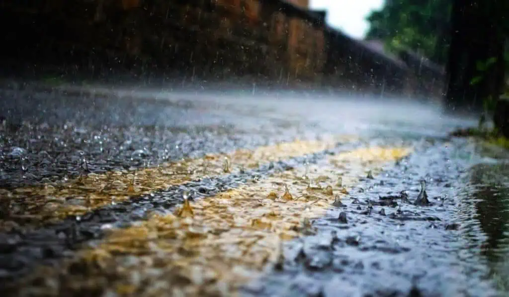 Lluvias obligan a cierres totales y parciales en importantes vías del país Lluvias obligan a cierres totales y parciales en importantes vías del país