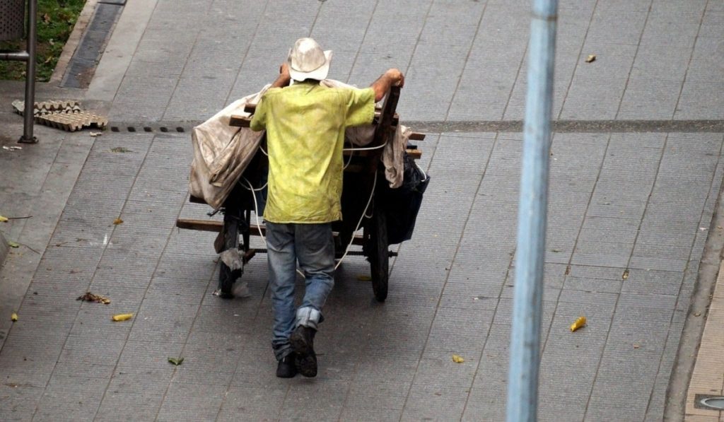 Pobreza monetaria y pobreza extrema en Colombia cayeron durante 2021