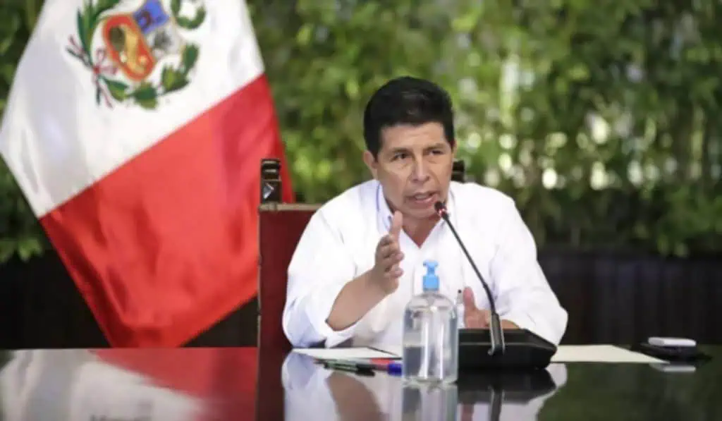 Presidente de Perú ordenó toque de queda en Lima y Callao ante protestas Presidente de Perú ordenó toque de queda en Lima y Callao ante protestas