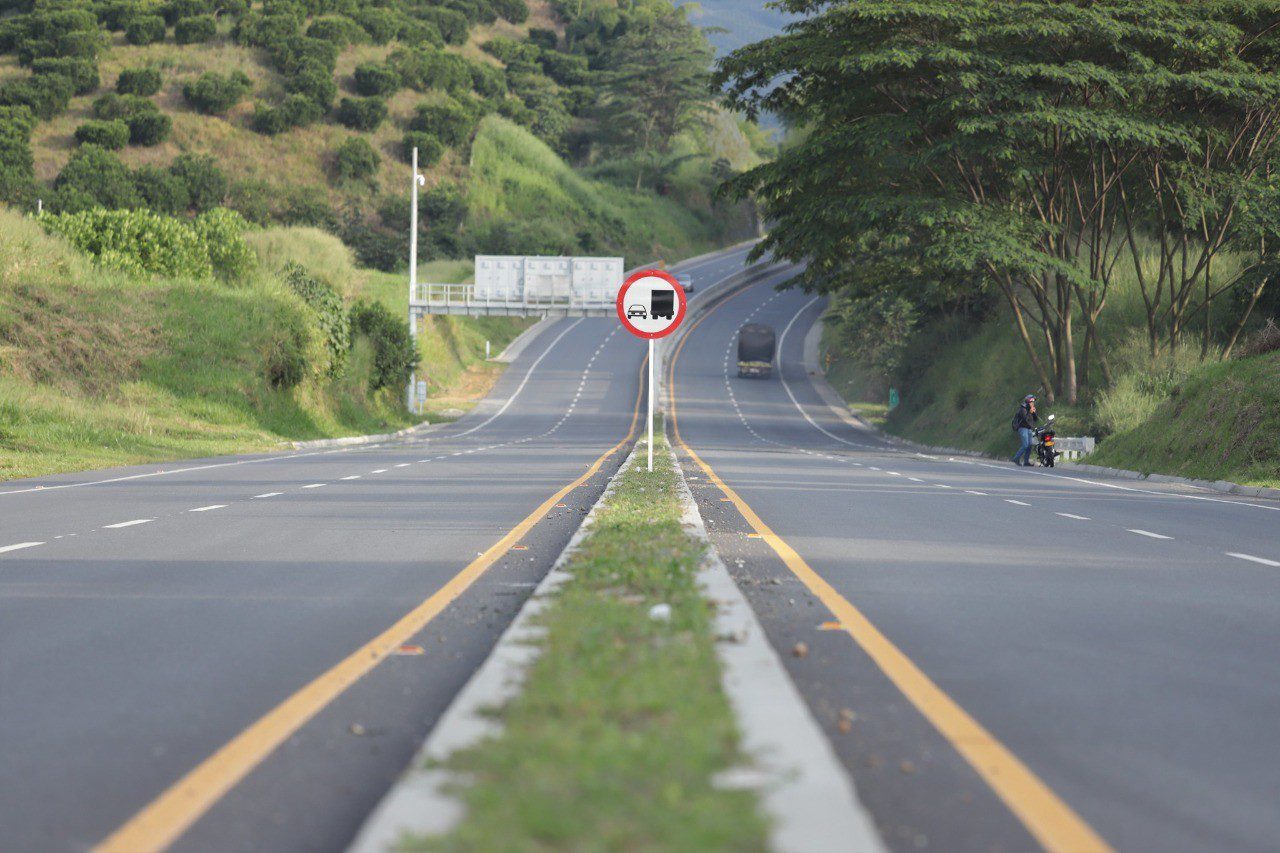 En fotos: así se abren paso, entre montañas, las vías 4G de Antioquia