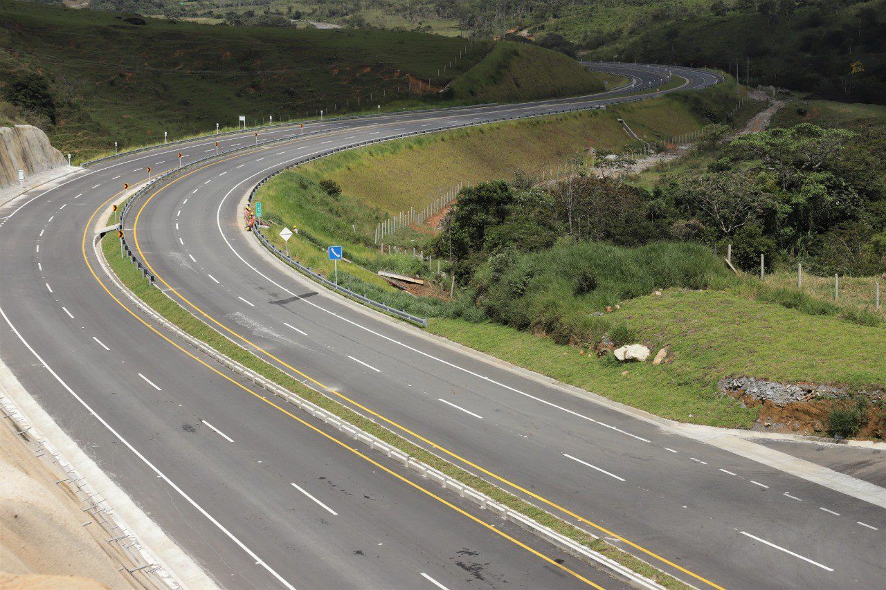En fotos: así se abren paso, entre montañas, las vías 4G de Antioquia