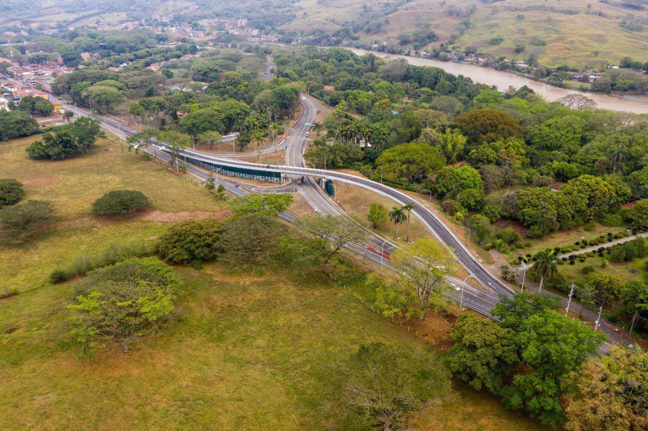 En fotos: así se abren paso, entre montañas, las vías 4G de Antioquia