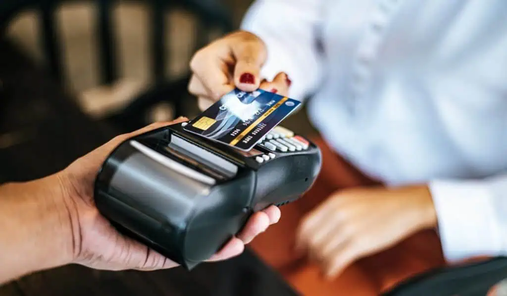 ¿Cómo aumentar la tasa de aceptación de pagos en su empresa? Yuno se lo cuenta dinero en efectivo, pagos digitales